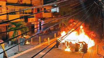 PM faz operação na Maré; moradores relatam intensa troca de tiros e barricadas em chamas