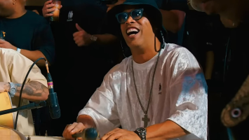 Compositor, percussionista e empresário: Ronaldinho Gaúcho na música não é um rolê aleatório 
