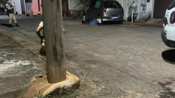 Atirador levou 10 segundos para distrair vítima com celular e matá-la à queima-roupa com 16 tiros em MG