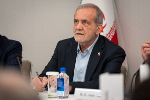 'Proibição do líder supremo': presidente do Irã nega que país construa armas nucleares