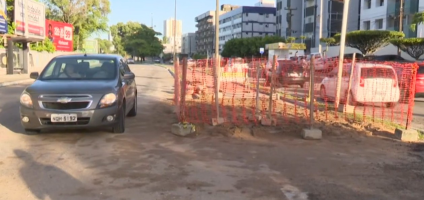 Trecho de avenida em João Pessoa é interditado parcialmente para obras por afundamento de galeria pluvial